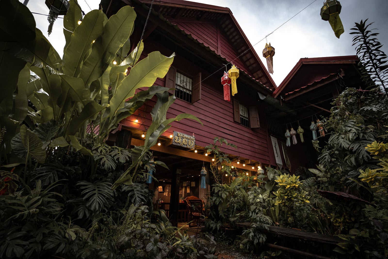 บรรยากาศบ้าน 100 ปี ร้านลำลำลับแล
